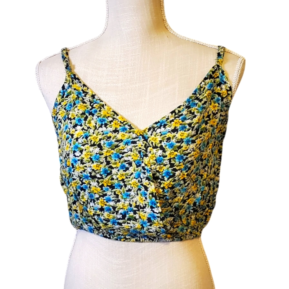 SUGAR 17 | Women's yellow & blue floral double v-neckline crop tanktop. Size M.